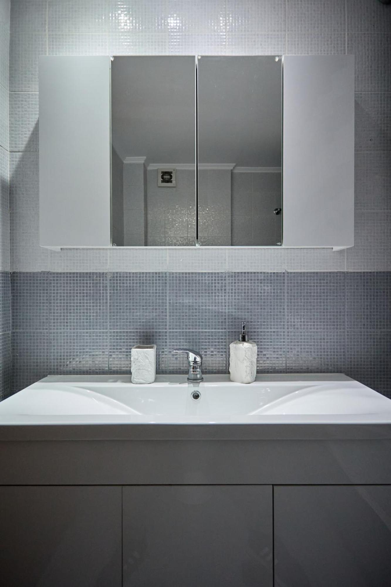 Chios Town Apartment - Heart Of Chios Town With 2 Minute Walk To The Beach Exterior photo