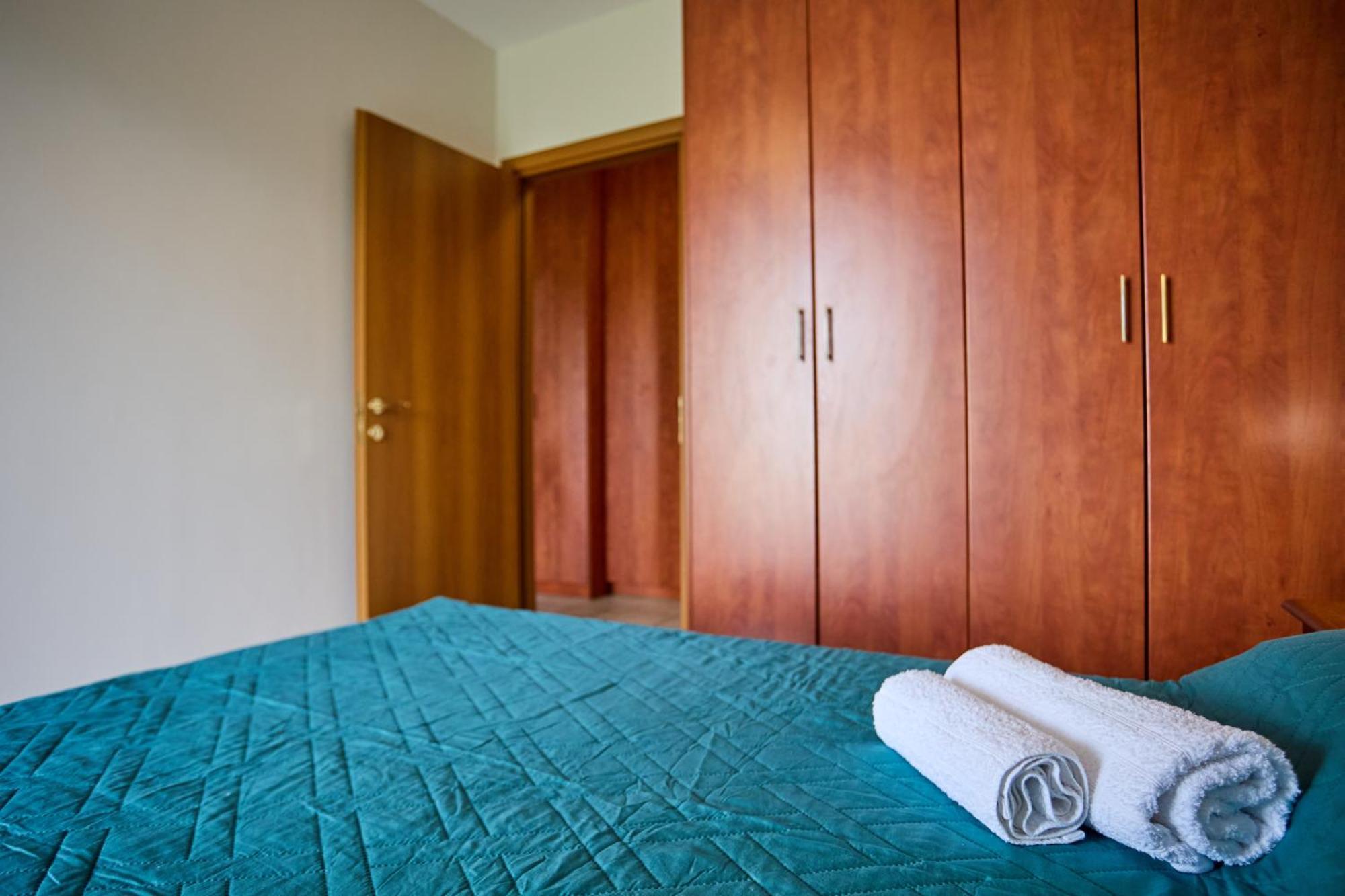 Chios Town Apartment - Heart Of Chios Town With 2 Minute Walk To The Beach Exterior photo