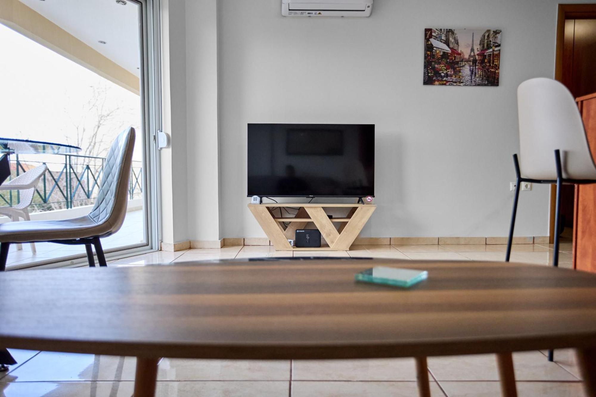 Chios Town Apartment - Heart Of Chios Town With 2 Minute Walk To The Beach Exterior photo