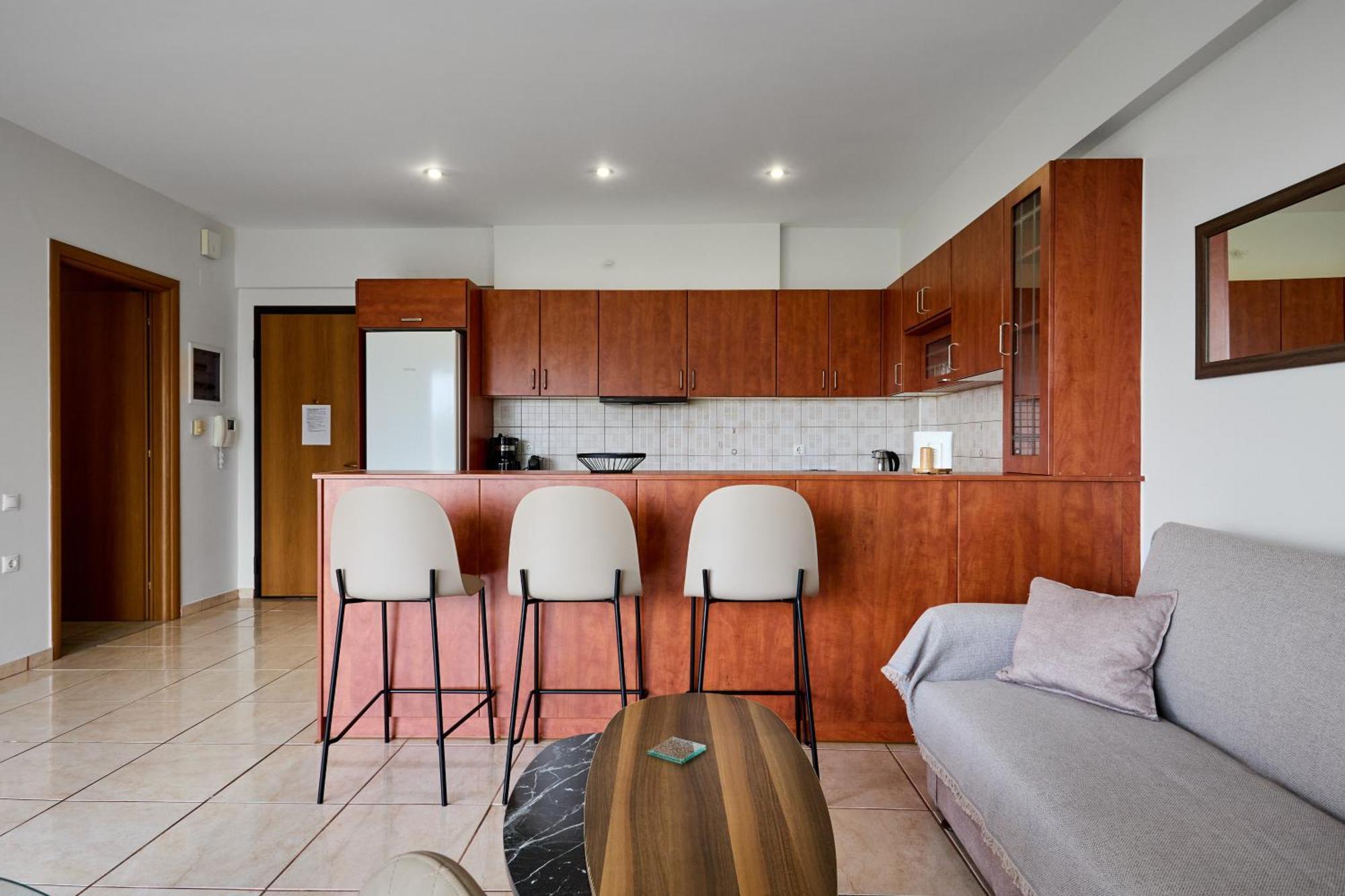 Chios Town Apartment - Heart Of Chios Town With 2 Minute Walk To The Beach Exterior photo
