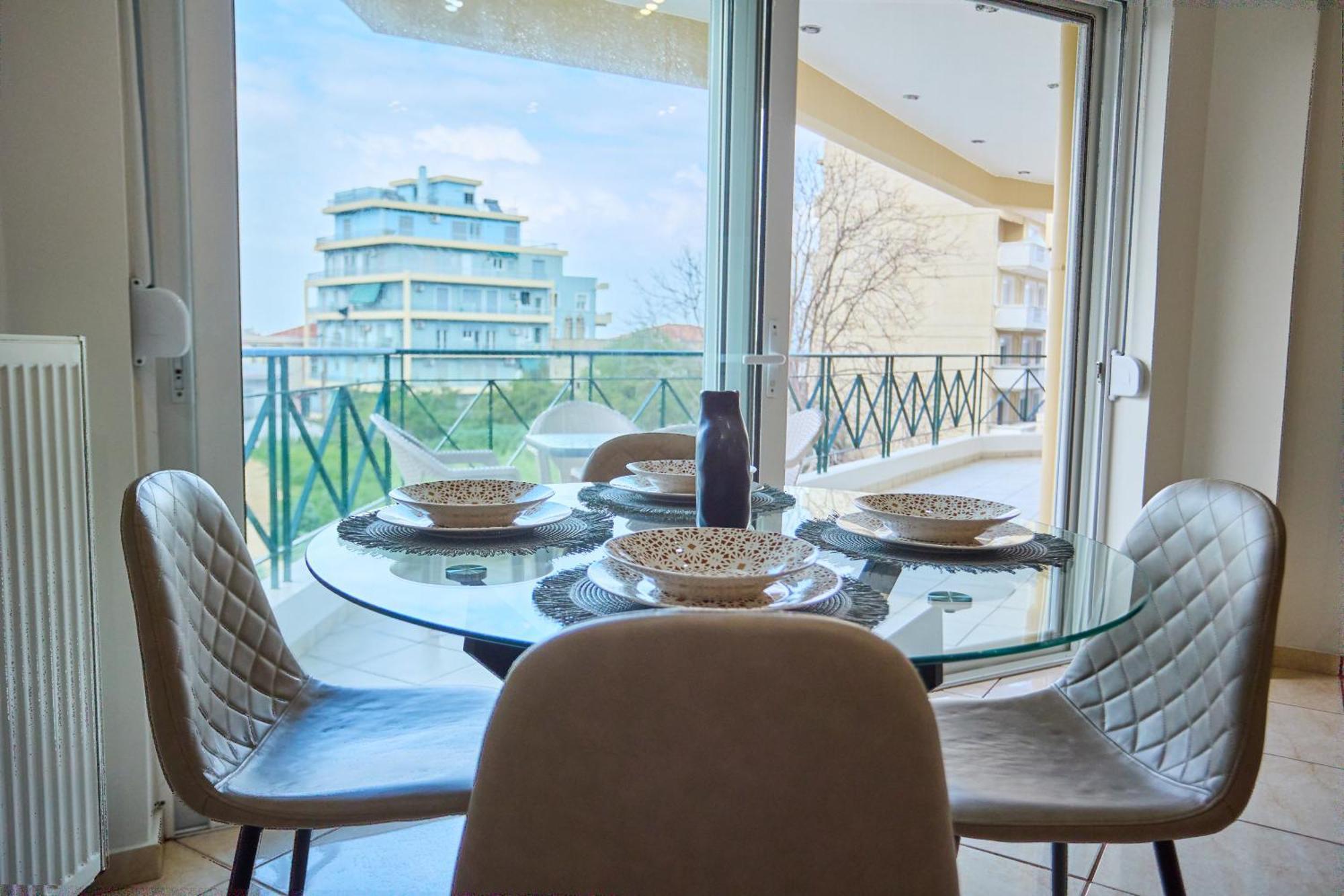 Chios Town Apartment - Heart Of Chios Town With 2 Minute Walk To The Beach Exterior photo